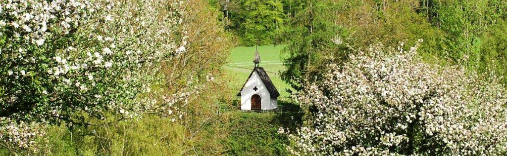 Neutscher Kapelle im Frühling